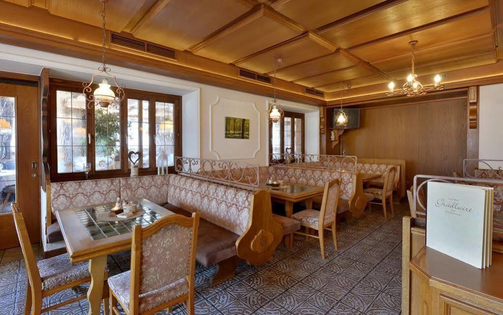 Hotel Restaurant Gradlwirt Niederndorf  エクステリア 写真