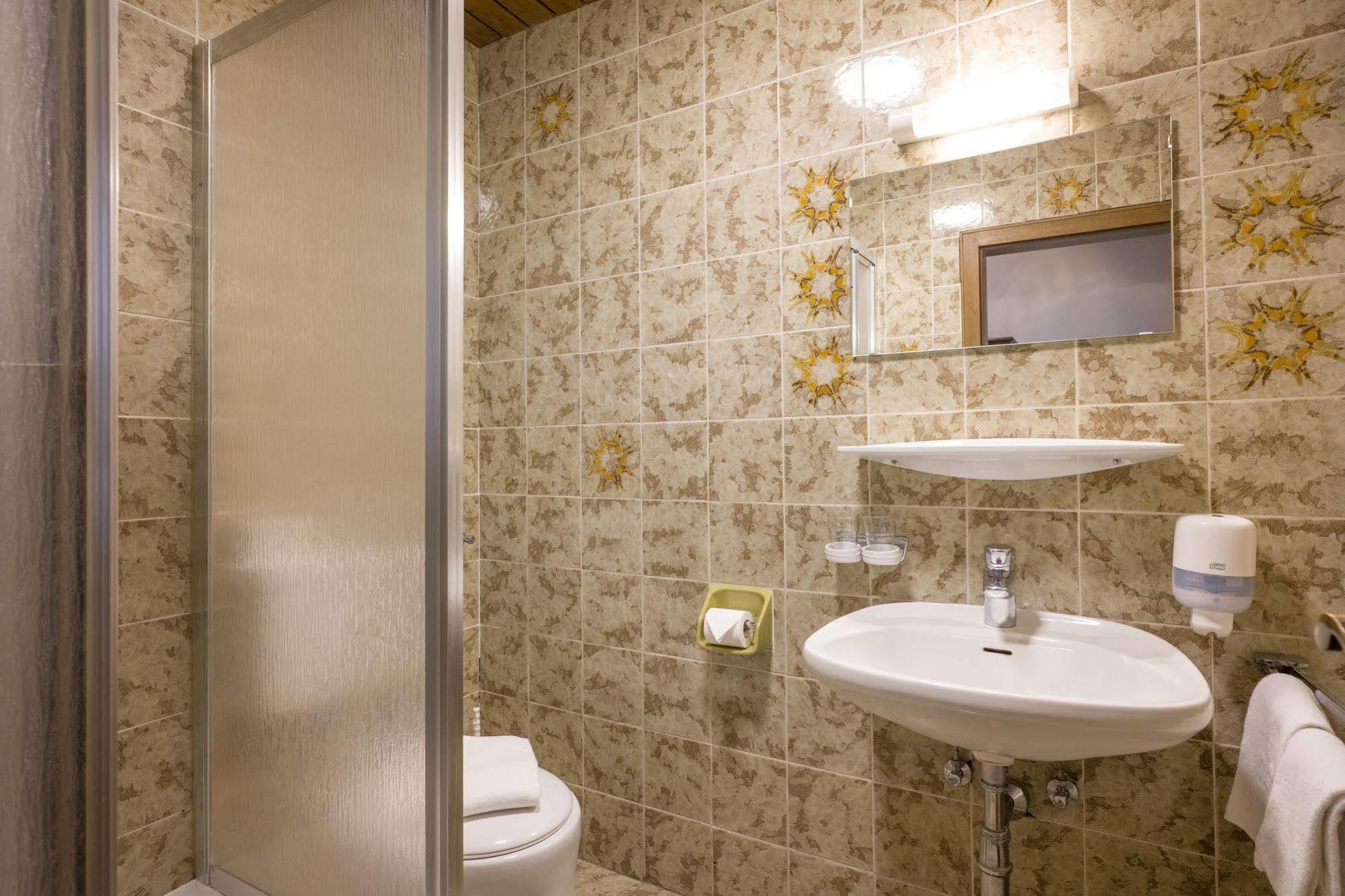 Hotel Restaurant Gradlwirt Niederndorf  エクステリア 写真