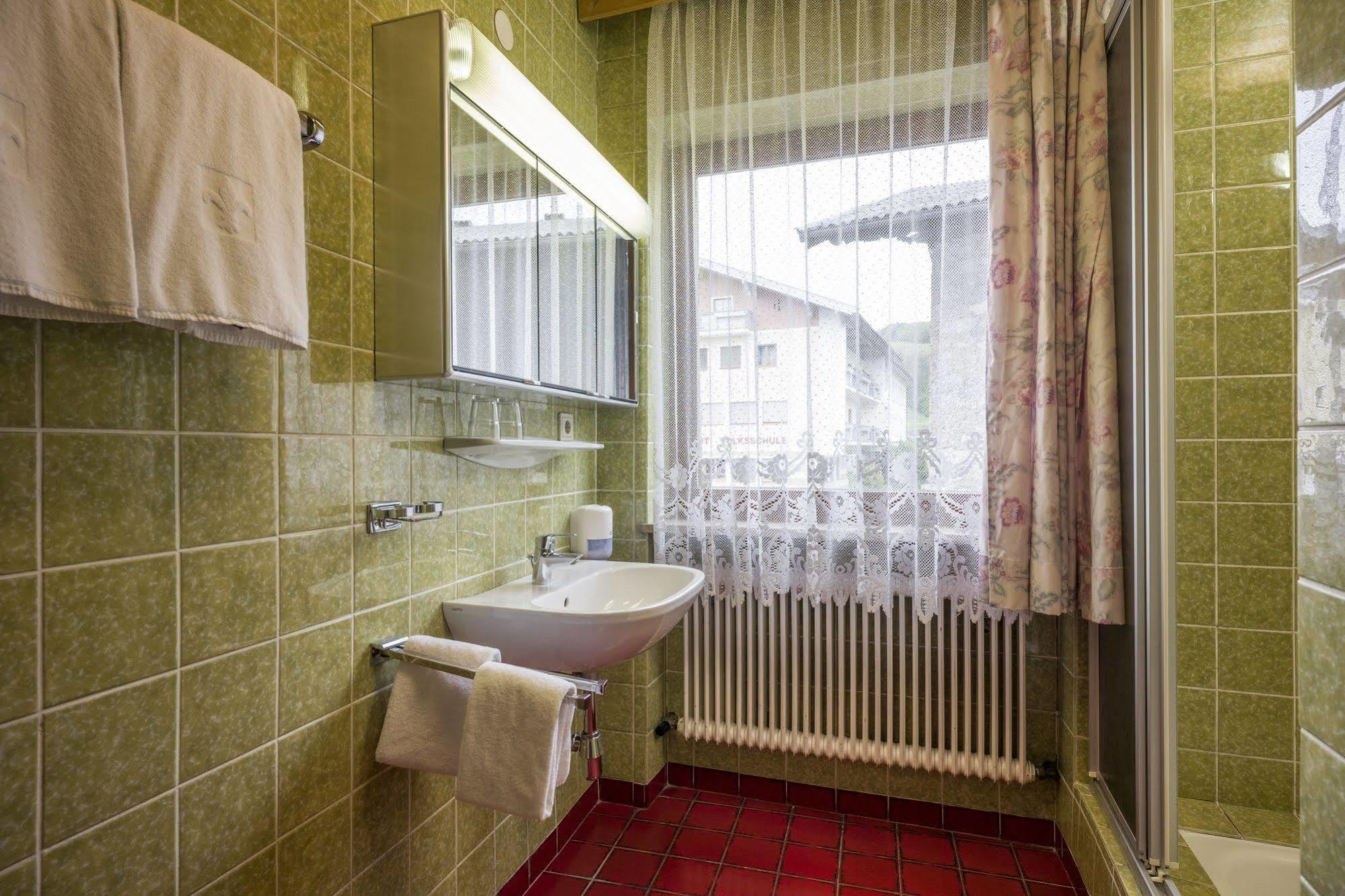 Hotel Restaurant Gradlwirt Niederndorf  エクステリア 写真