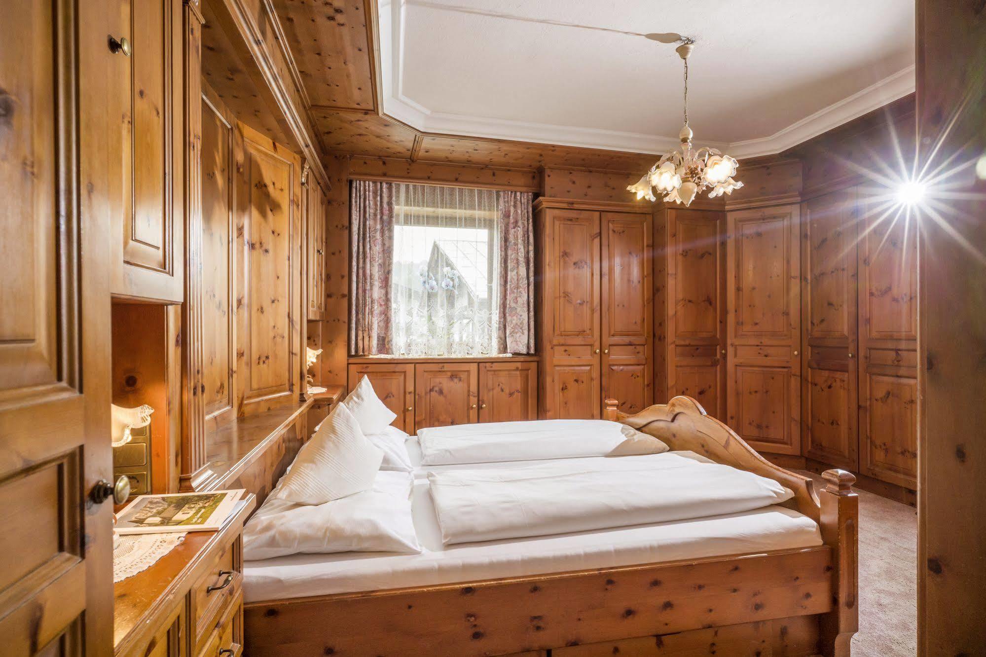 Hotel Restaurant Gradlwirt Niederndorf  エクステリア 写真