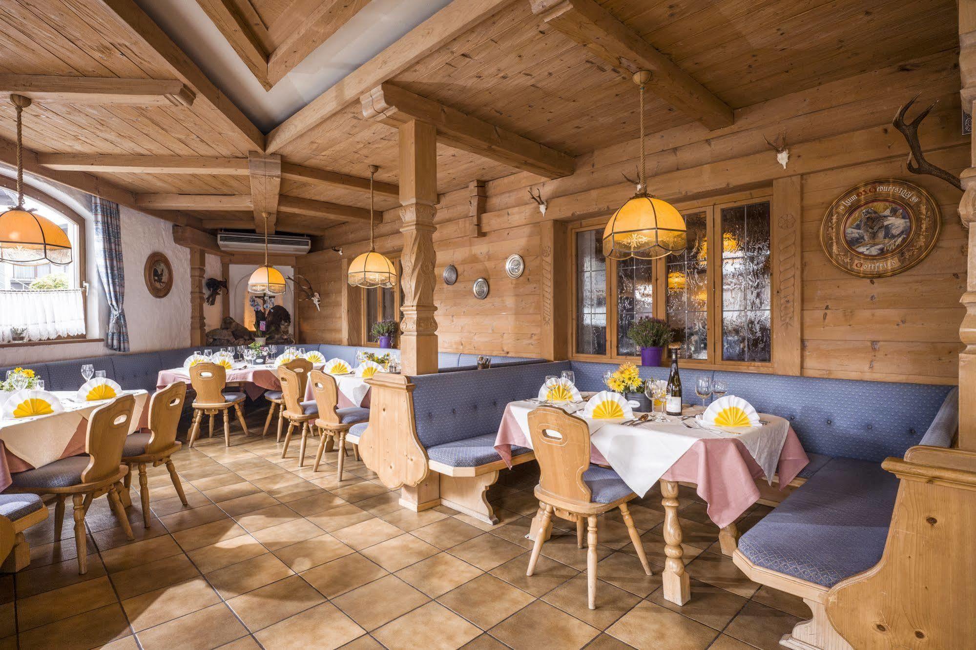 Hotel Restaurant Gradlwirt Niederndorf  エクステリア 写真
