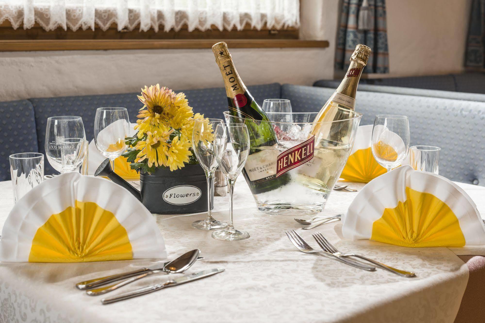 Hotel Restaurant Gradlwirt Niederndorf  エクステリア 写真