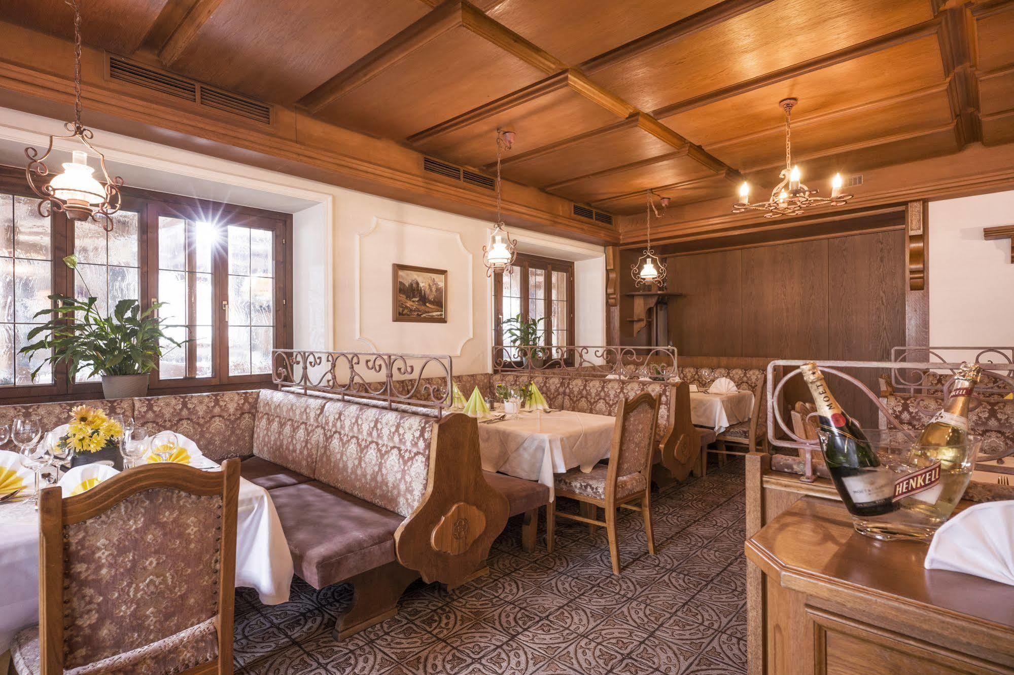 Hotel Restaurant Gradlwirt Niederndorf  エクステリア 写真